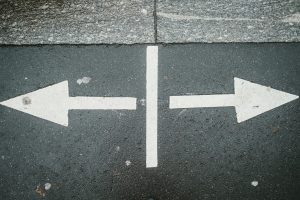 Employeur proposant une négociation de départ à un salarié